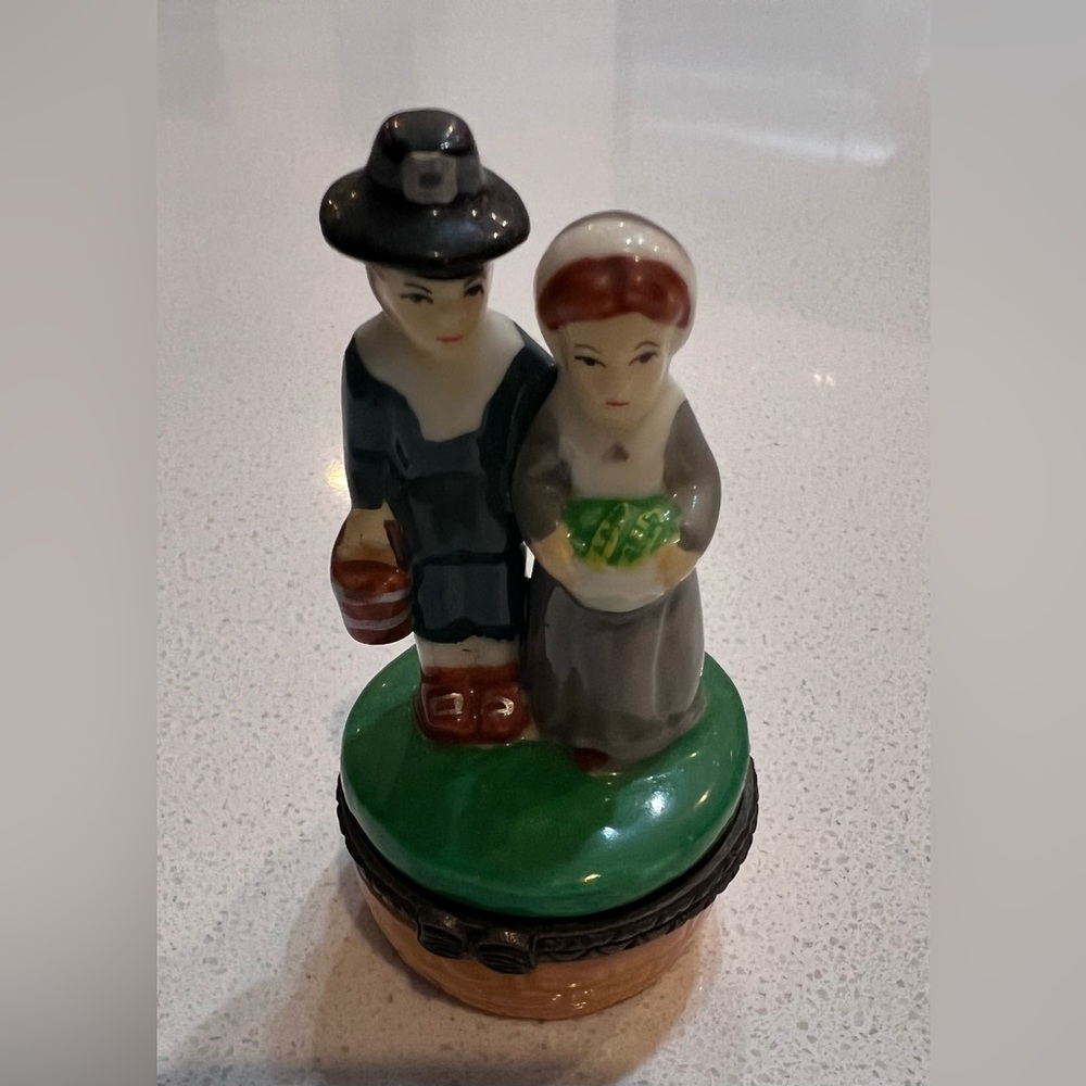 Vintage Pilgrim Porcelain Trinket Box Man Woman With Turkey‎